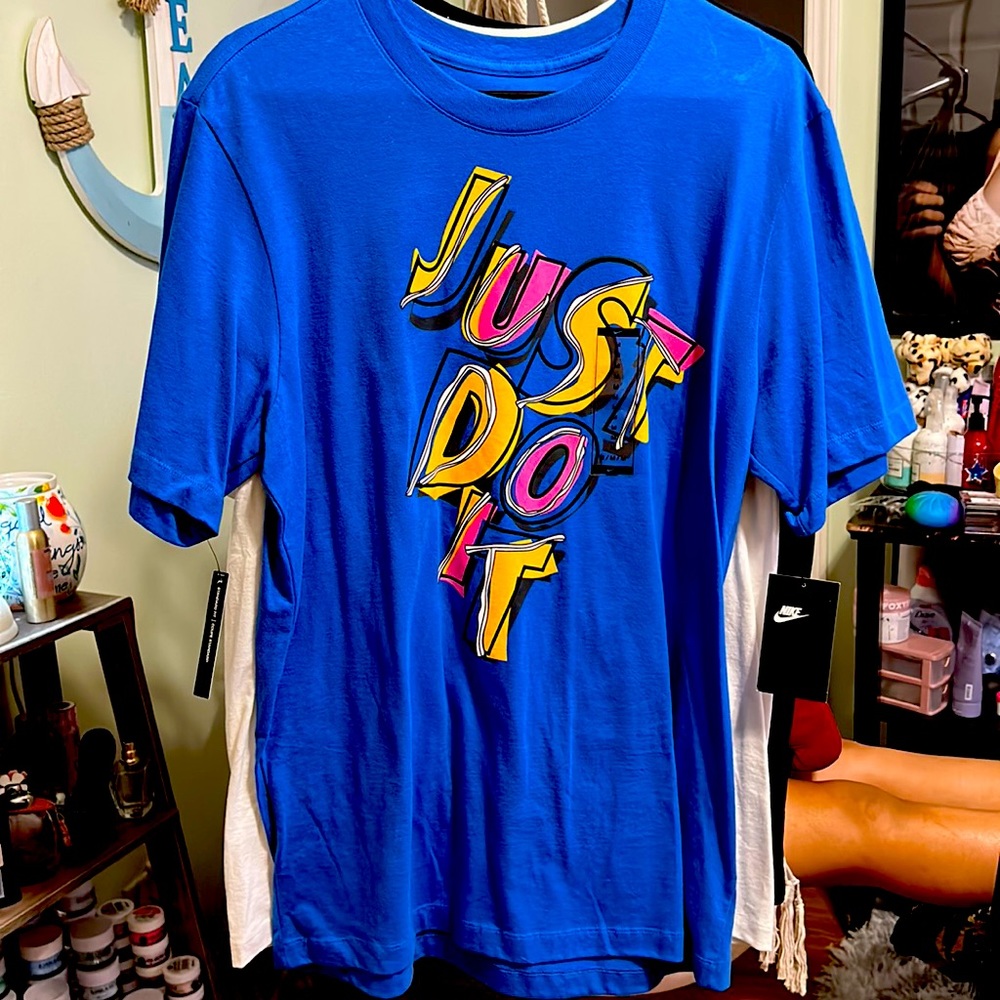 Men’s medium Nike Tee